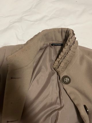 Cappotto beige con rouches