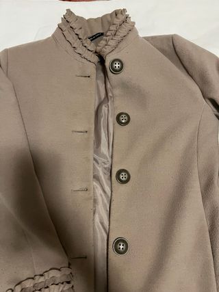 Cappotto beige con rouches