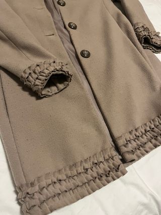 Cappotto beige con rouches