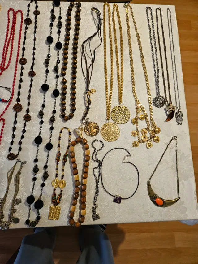 Lote33 di collane e bracciali