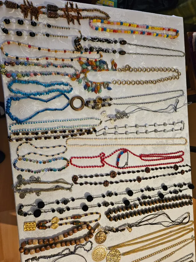 Lote33 di collane e bracciali