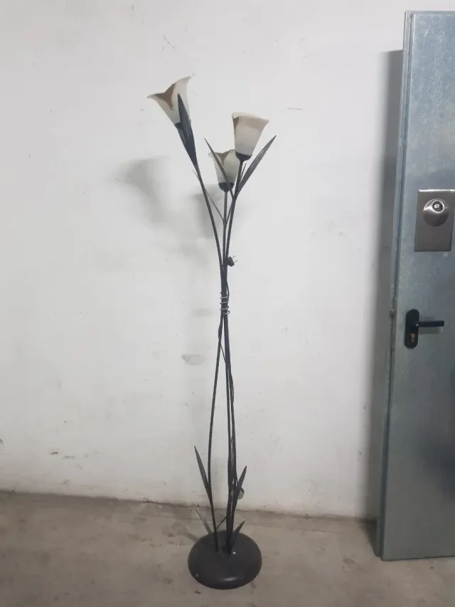 Lámpara de pie diseño floral metal y cristal