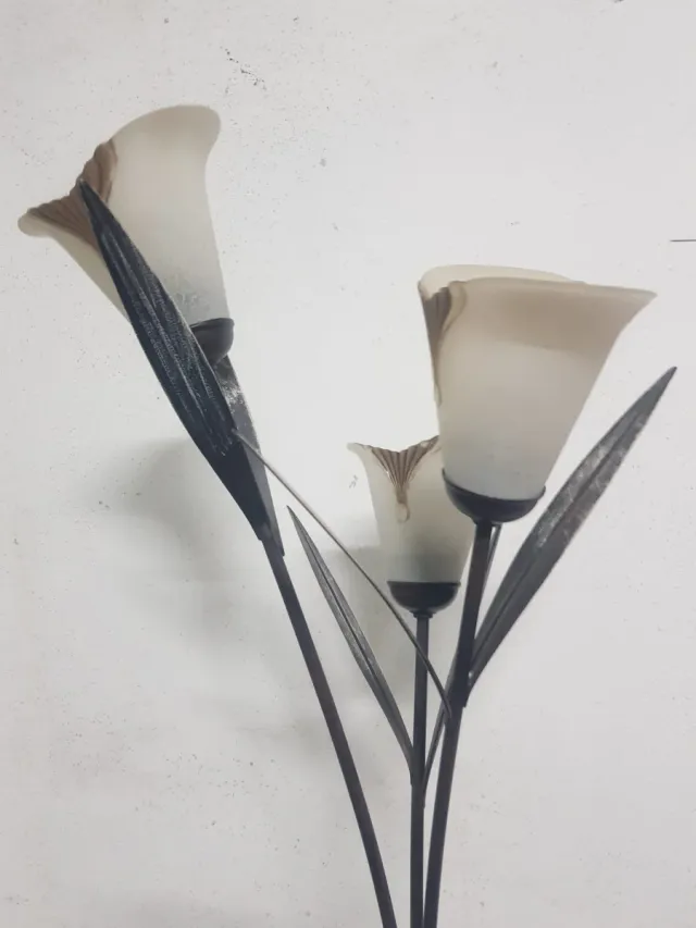 Lámpara de pie diseño floral metal y cristal