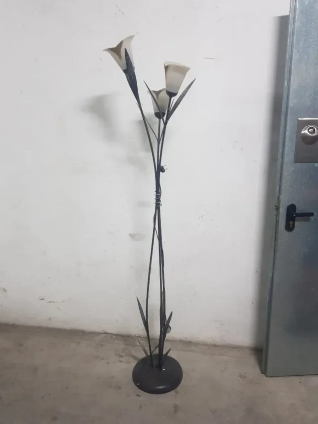 Lámpara de pie diseño floral metal y cristal