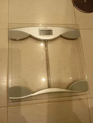 Báscula de baño digital transparente