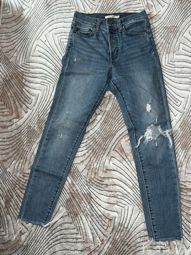 Vaqueros Levi's desgastados talla 27