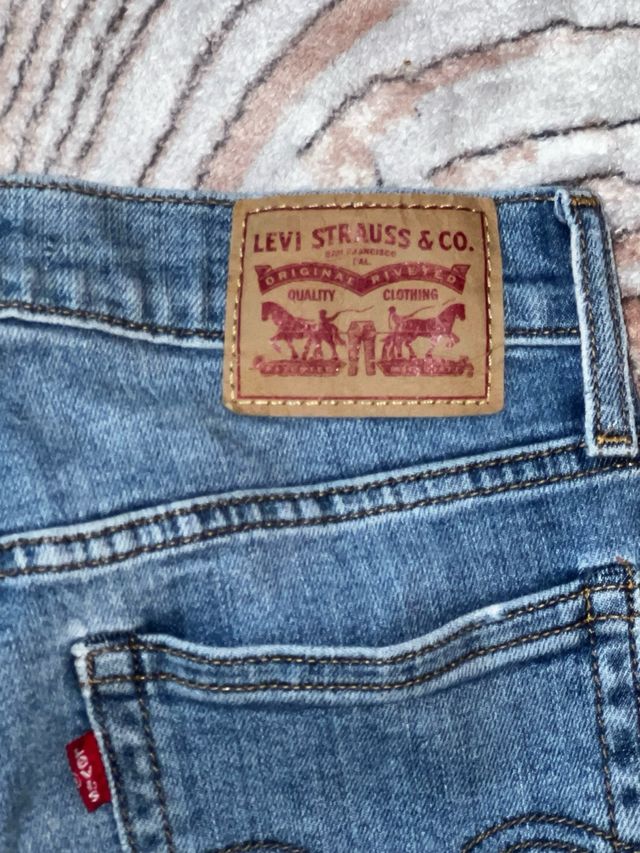 Vaqueros Levi's desgastados talla 27