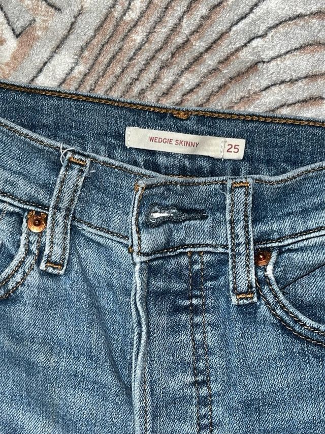 Vaqueros Levi's desgastados talla 27