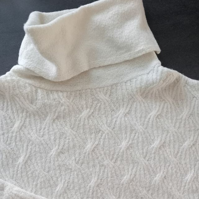 Jersey cuello largo alto. T. M