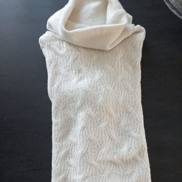 Jersey cuello largo alto. T. M