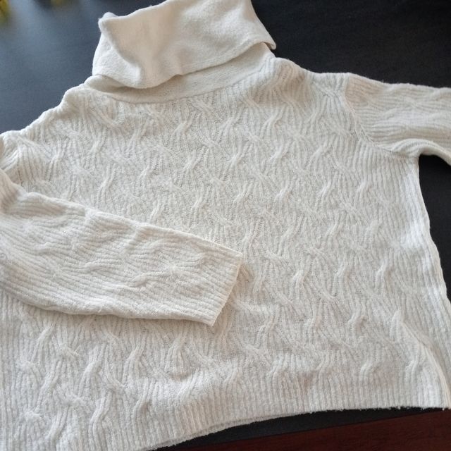 Jersey cuello largo alto. T. M