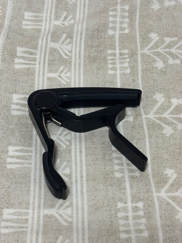 Cejilla negra para guitarra