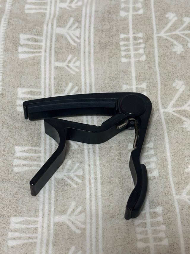 Cejilla negra para guitarra