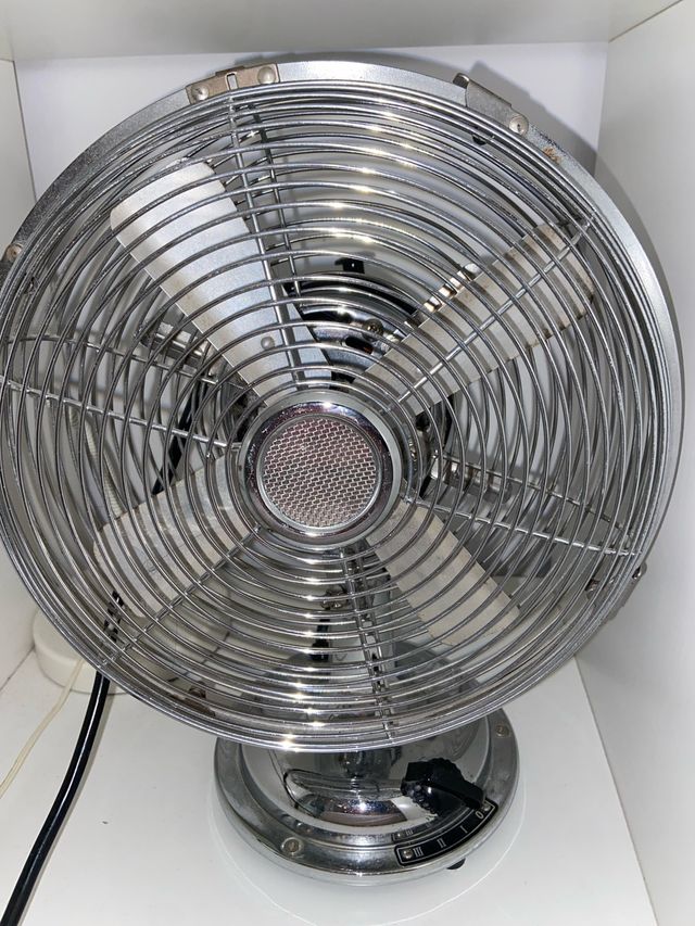 Ventilador de sobremesa plateado