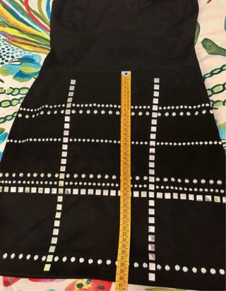 Abito corto nero con borchie