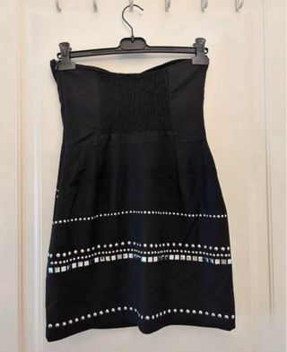 Abito corto nero con borchie