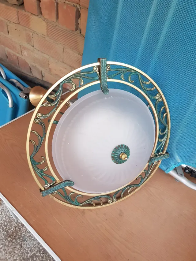 Lampada da soffitto dorata e verde