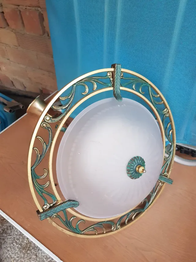 Lampada da soffitto dorata e verde