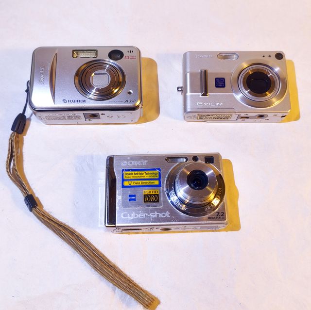 Sony Cyber-Shot DSC-W80 + 2 Cámaras Regalo