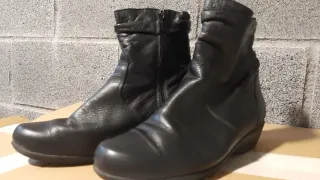 Botines negros de piel con cuña