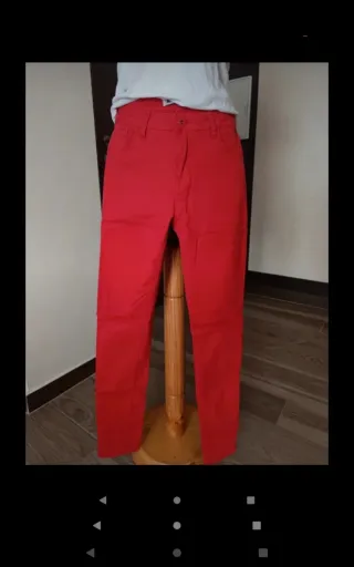 Pantalones vaqueros rojos tiro bajo