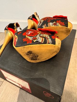 Zapatos de tacón Iron Fist plataforma lazo rojo