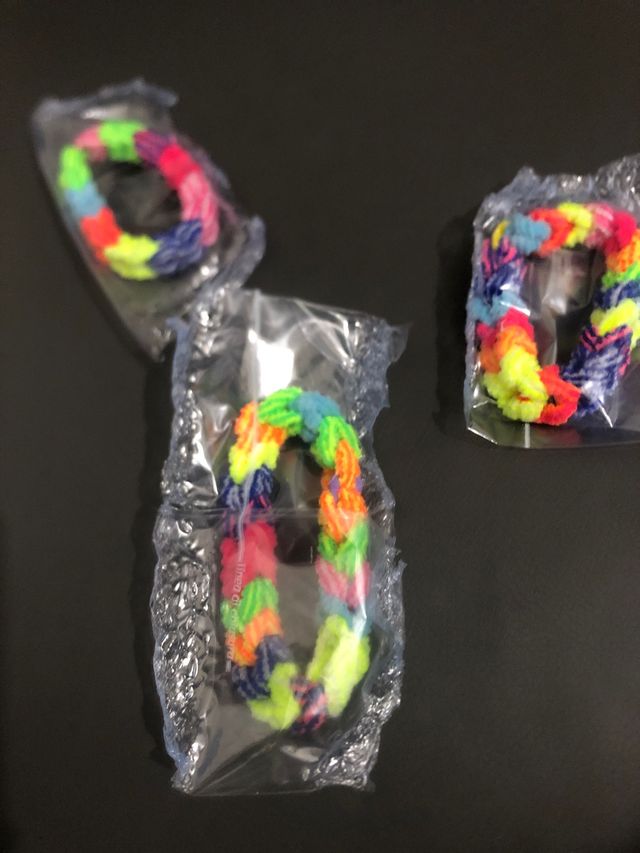 Bracciali elastici fatti a mano