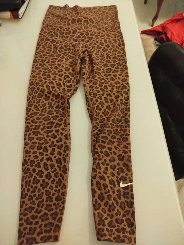 Pantalón deportivo Nike rojo