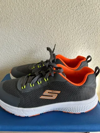 Zapatillas Skechers Gris y Naranja