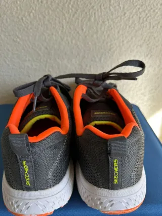 Zapatillas Skechers Gris y Naranja