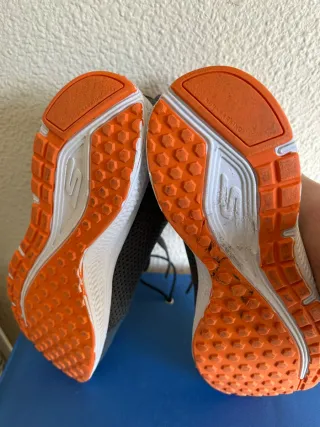 Zapatillas Skechers Gris y Naranja