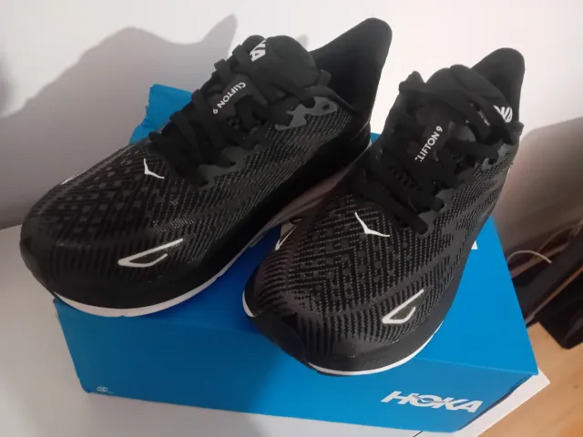 Zapatillas Hoka unisex Negras/Blancas Talla 39y42