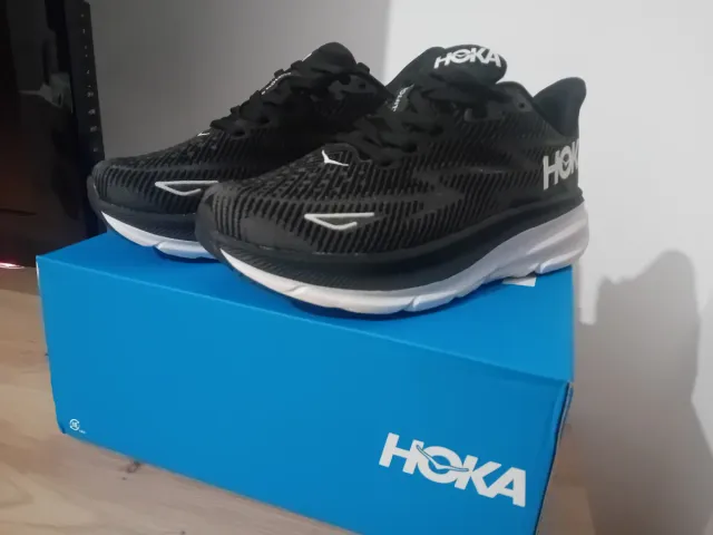 Zapatillas Hoka unisex Negras/Blancas Talla 39y42