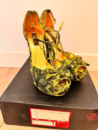 Zapatos Iron Fist plataforma lazo verde negro