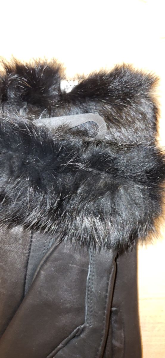 Guantes polipiel negros con pelo