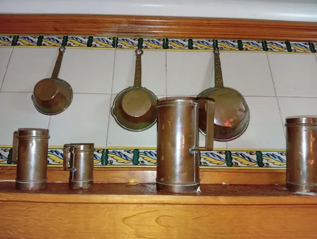Juego de Jarras  y  Cazos de Cobre