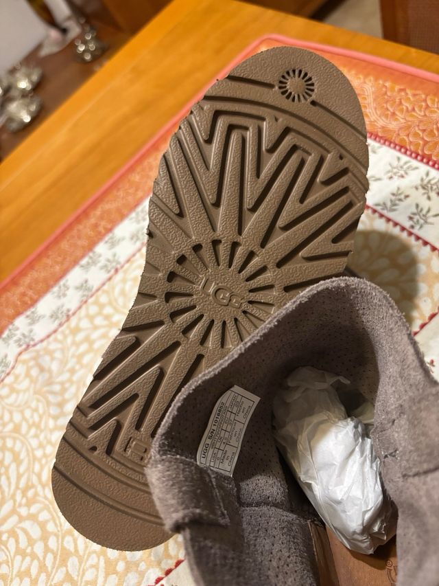 Botas UGG femininas para meia estação com perfurações