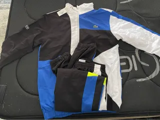 Chándal deportivo cocodrilo Negro, Azul y Amarillo