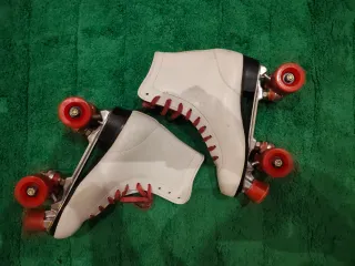 Patines de 4 ruedas blancos