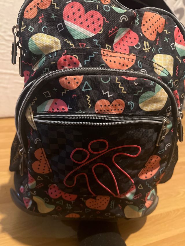 Mochila con ruedas y estampado divertido