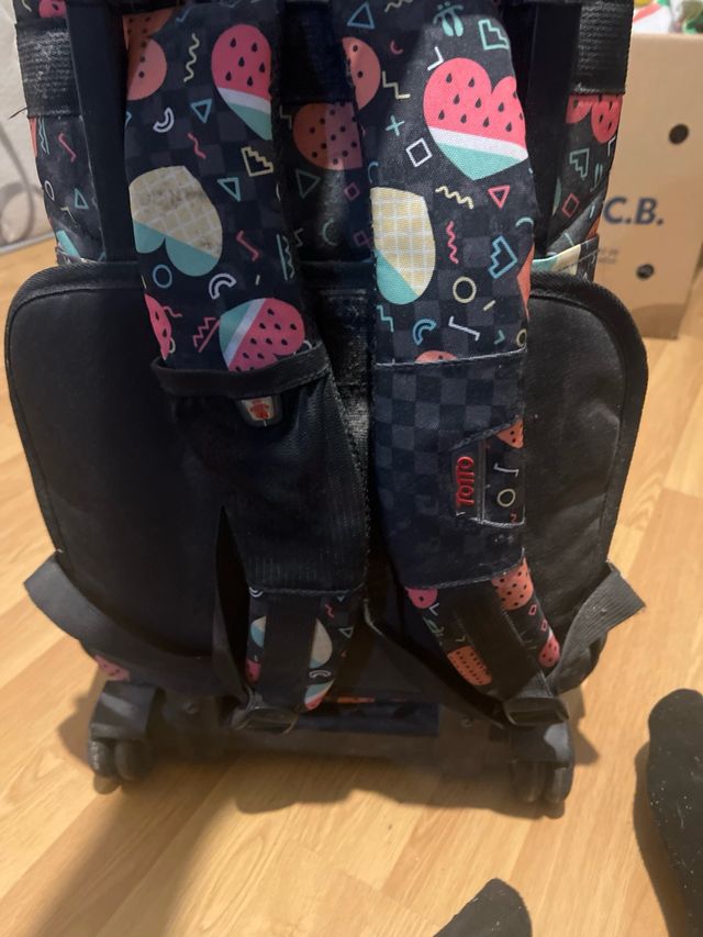 Mochila con ruedas y estampado divertido