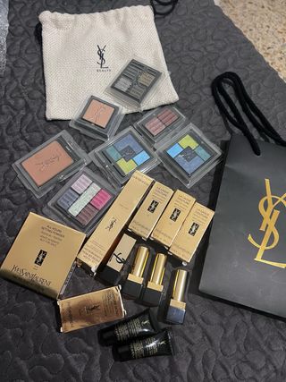 Lote YSL Maquillaje: Polvos + regala