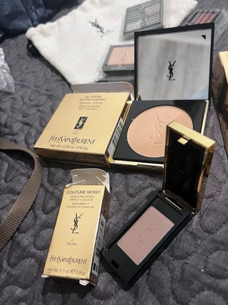 Lote YSL Maquillaje: Polvos + regala