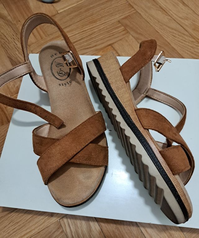 Sandalias de cuña estilo casual