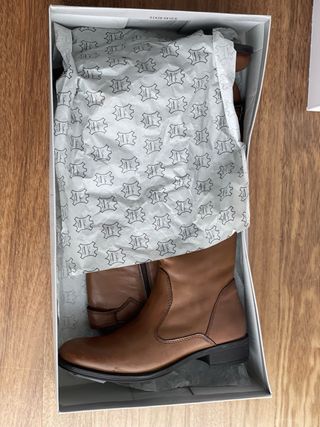 Botas de piel marrones altas