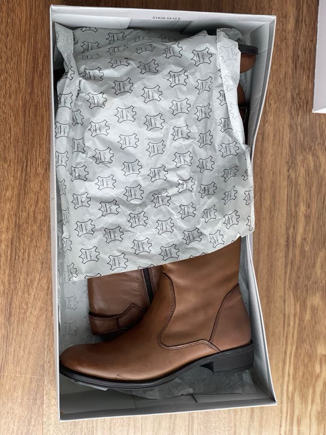 Botas de piel marrones altas