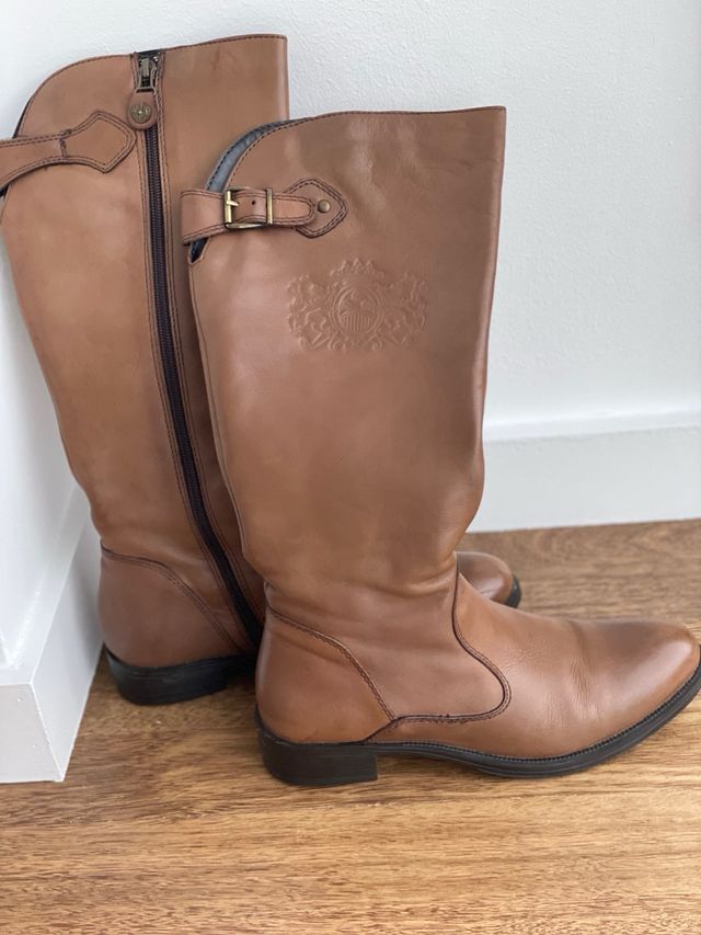 Botas de piel marrones altas