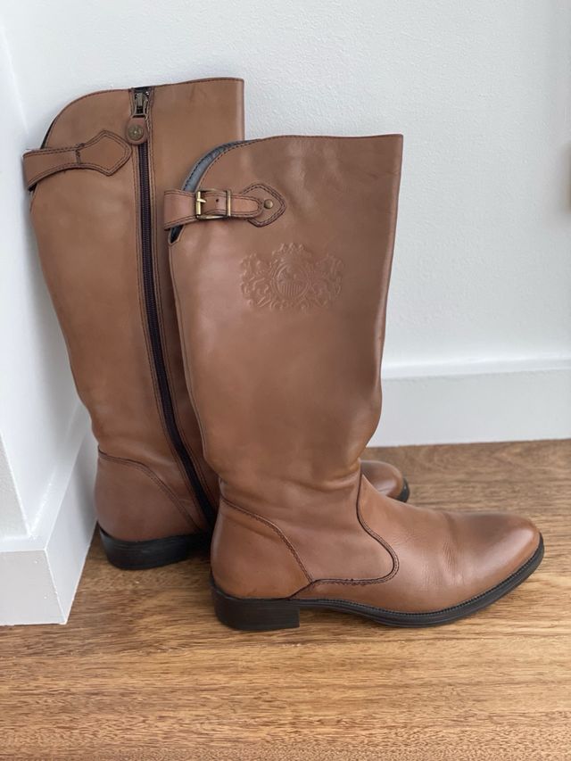 Botas de piel marrones altas