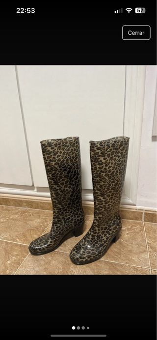 Botas de agua con tacón estampado