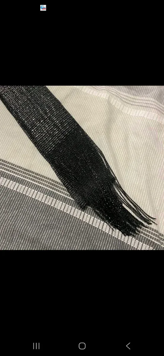 Chal pañuelo negro hilos plateados